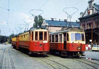 Tramwaje linii 18 i 19 przed dworcem kolejowym w Bohuminie, 1973 roku. Fot. K. Stepek.