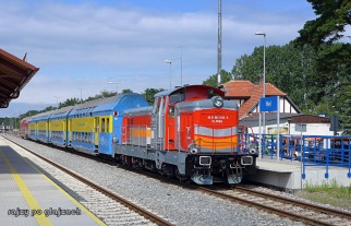 SU42 329 za chwilę zmieni czoło składu i odjedzie z pociągiem regio "Tur" do Chojnic.